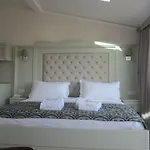 酒店 加拉塔路易斯公寓 4*