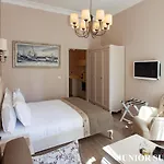 加拉塔路易斯公寓 4*